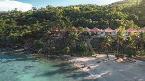 Rekomendasi paket hotel resort terbaik di karimunjawa paling laris terpopuler di karimunjawa, buktikan sendiri keindahannya.